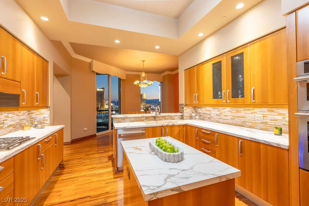 2877 Paradise, Las Vegas, NV 89109