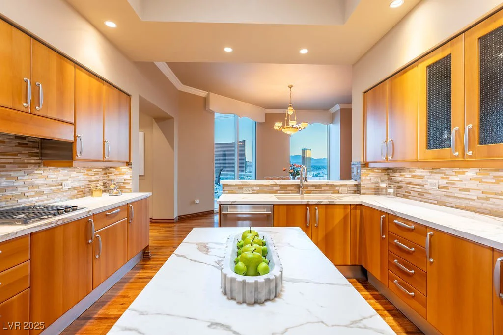 2877 Paradise, Las Vegas, NV 89109