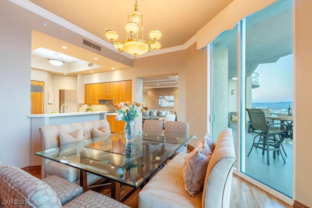 2877 Paradise, Las Vegas, NV 89109