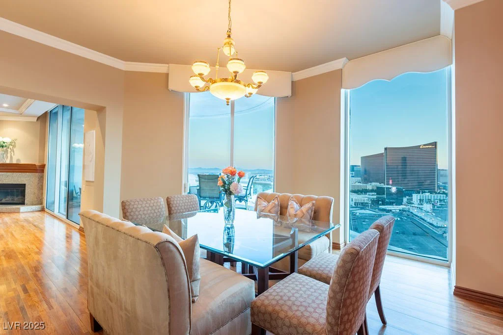 2877 Paradise, Las Vegas, NV 89109