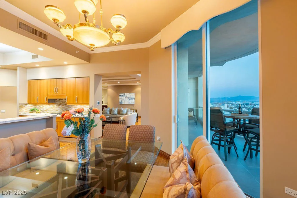 2877 Paradise, Las Vegas, NV 89109