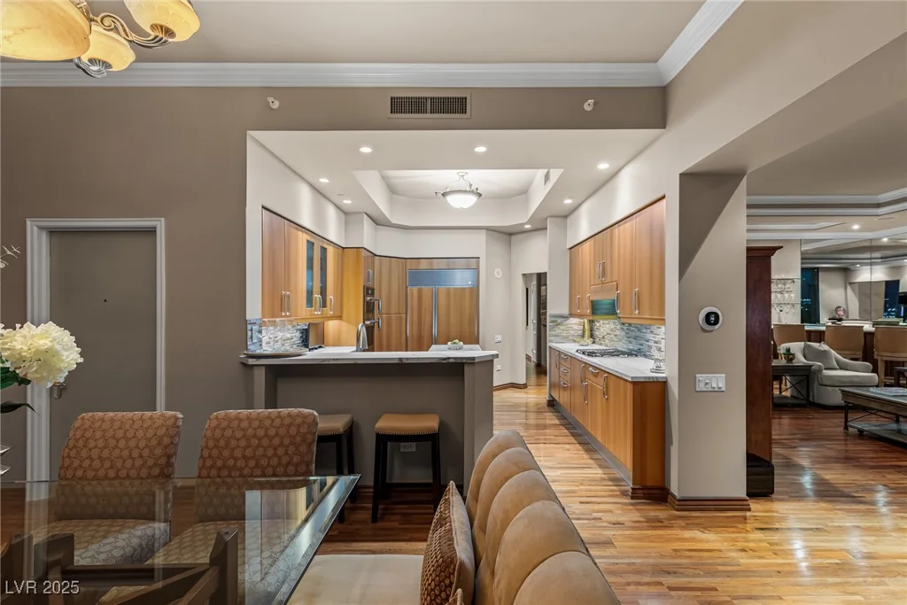 2877 Paradise, Las Vegas, NV 89109