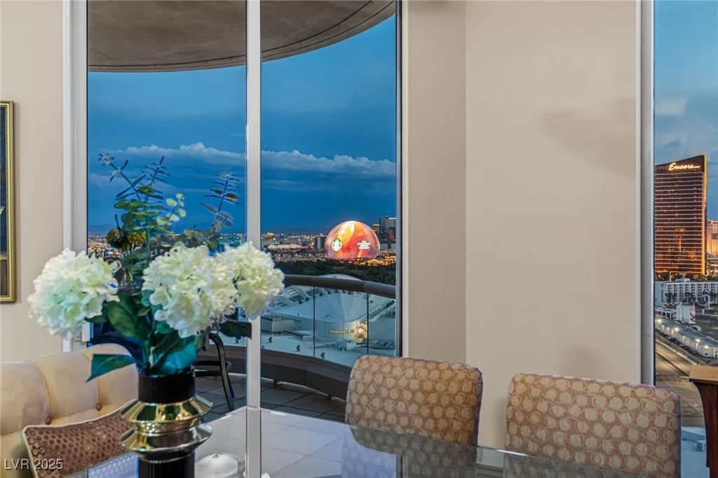 2877 Paradise, Las Vegas, NV 89109