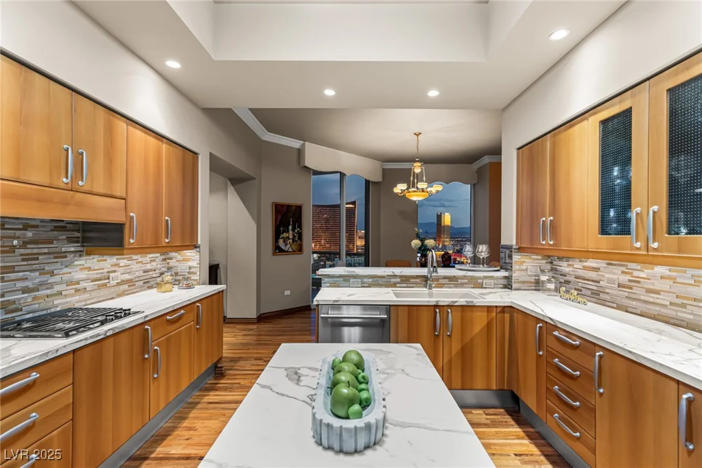 2877 Paradise, Las Vegas, NV 89109