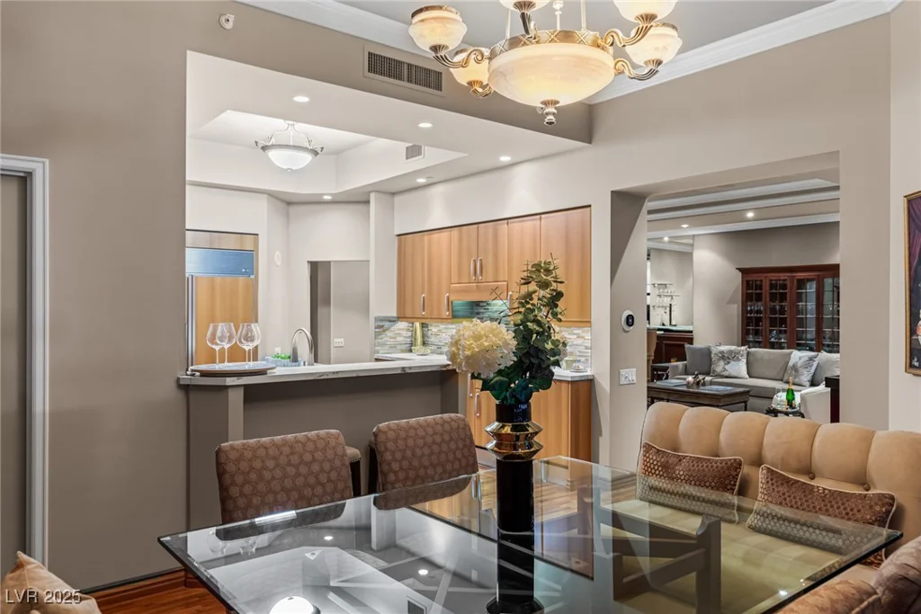 2877 Paradise, Las Vegas, NV 89109