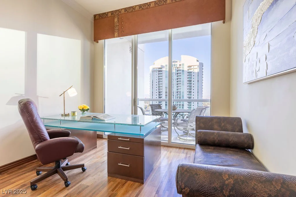 2877 Paradise, Las Vegas, NV 89109