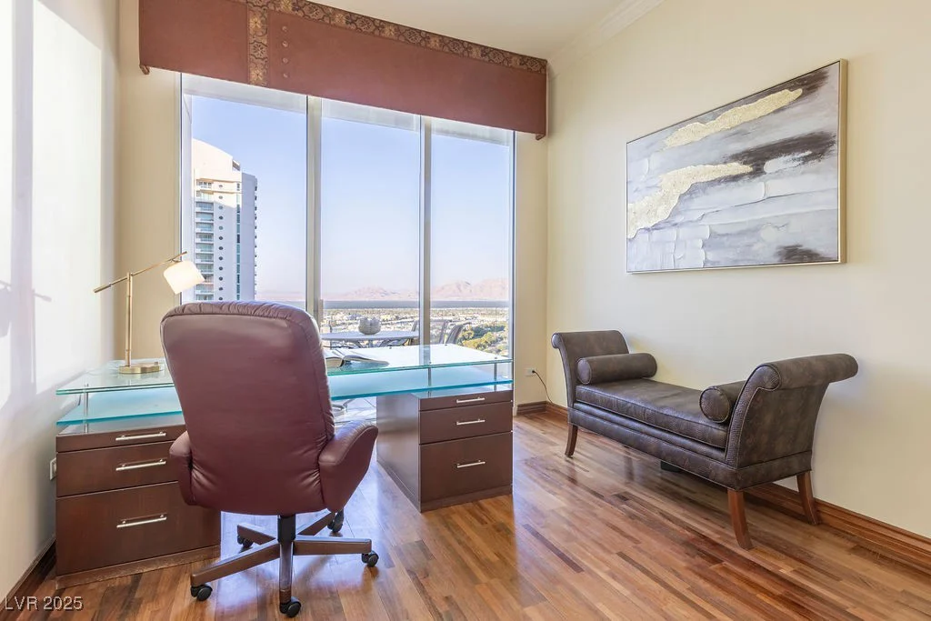 2877 Paradise, Las Vegas, NV 89109