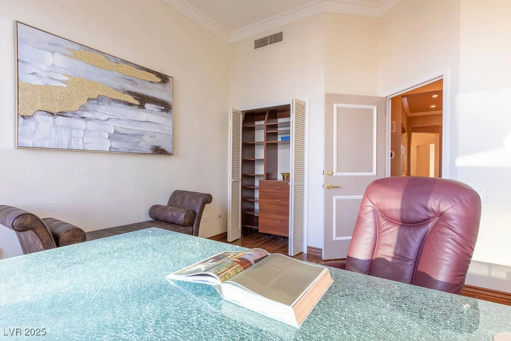 2877 Paradise, Las Vegas, NV 89109