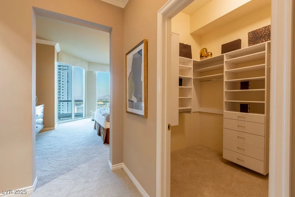 2877 Paradise, Las Vegas, NV 89109