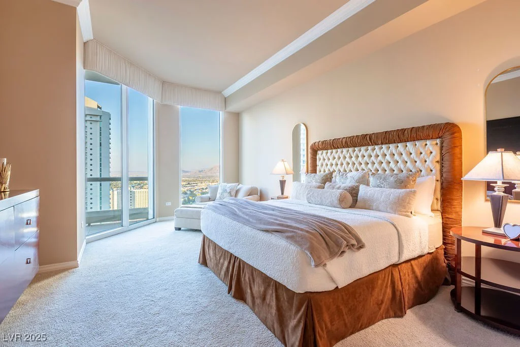 2877 Paradise, Las Vegas, NV 89109