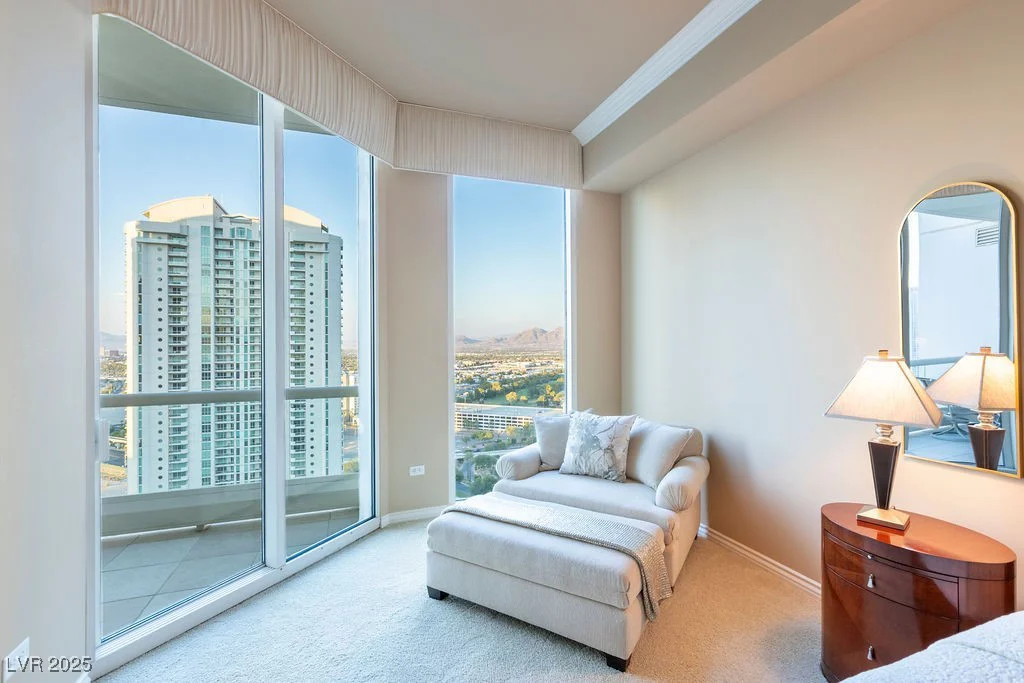 2877 Paradise, Las Vegas, NV 89109