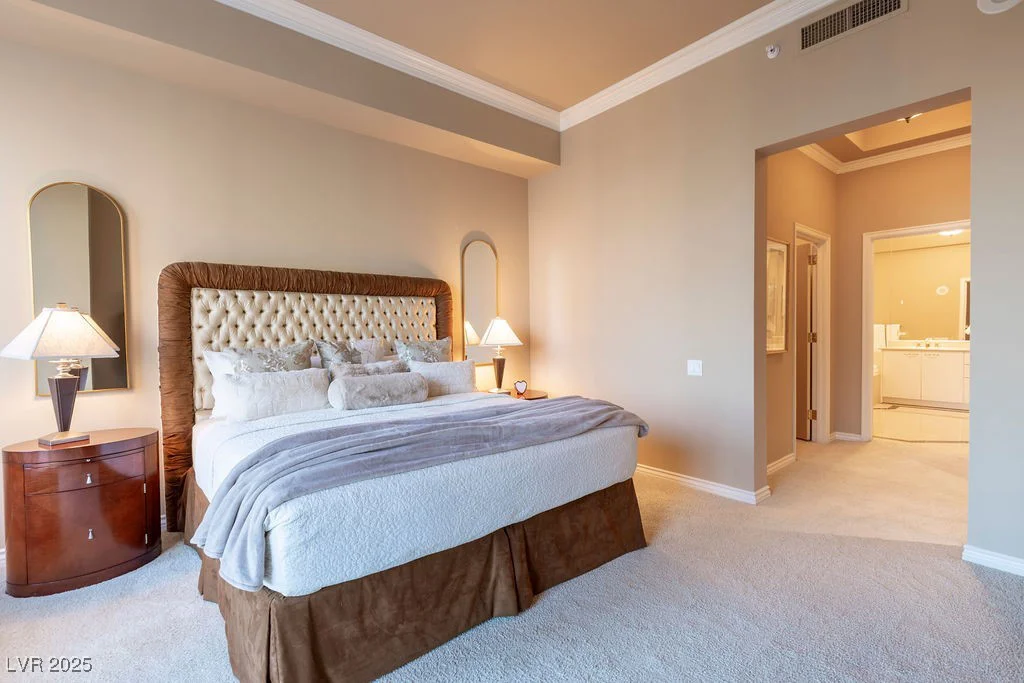 2877 Paradise, Las Vegas, NV 89109