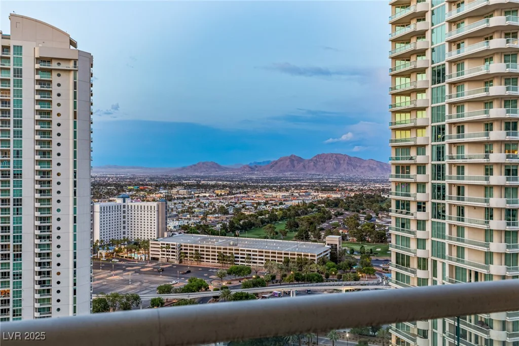 2877 Paradise, Las Vegas, NV 89109