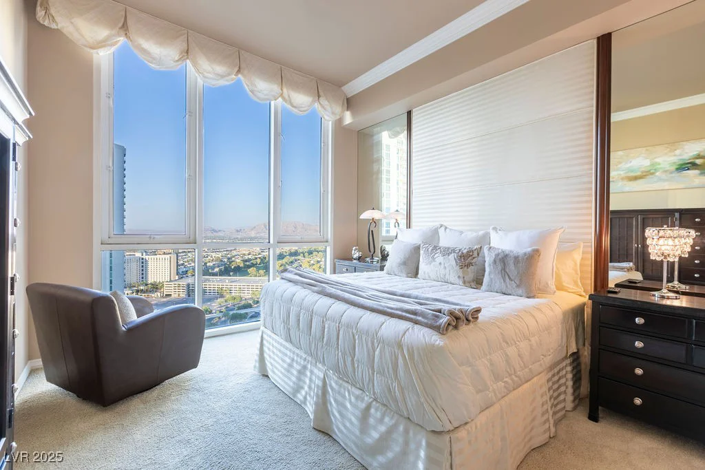 2877 Paradise, Las Vegas, NV 89109