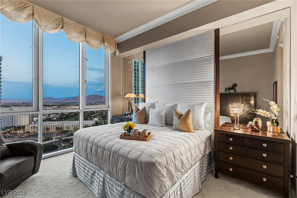 2877 Paradise, Las Vegas, NV 89109