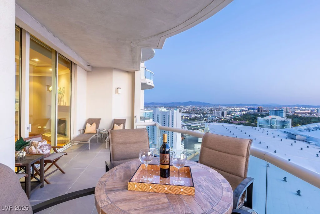 2877 Paradise, Las Vegas, NV 89109