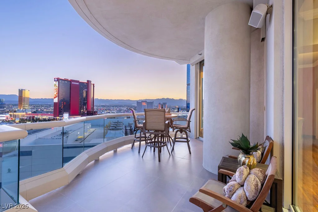 2877 Paradise, Las Vegas, NV 89109