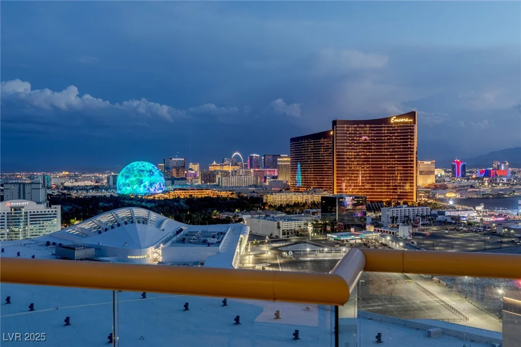 2877 Paradise, Las Vegas, NV 89109
