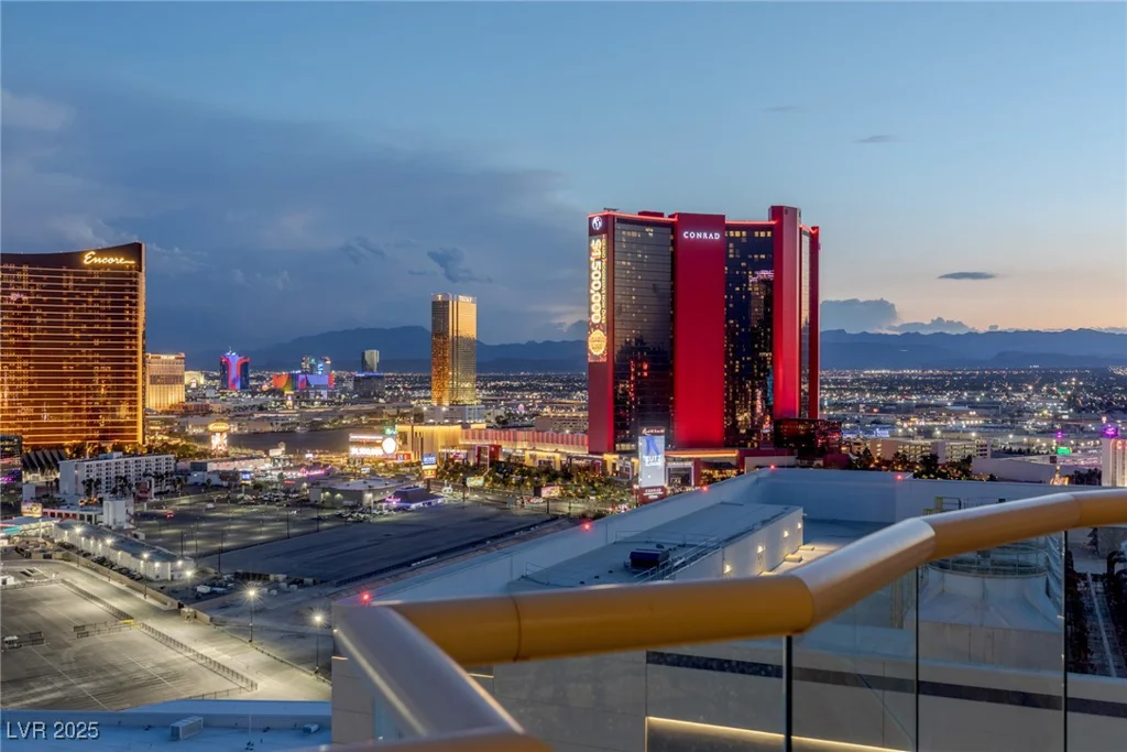 2877 Paradise, Las Vegas, NV 89109