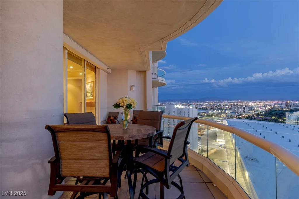2877 Paradise, Las Vegas, NV 89109