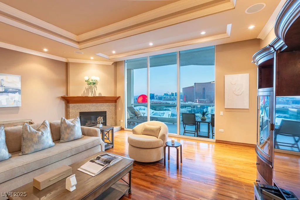2877 Paradise, Las Vegas, NV 89109