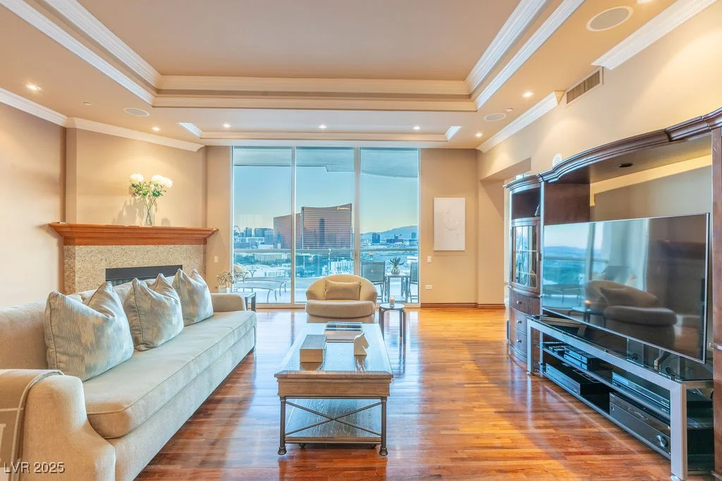 2877 Paradise, Las Vegas, NV 89109