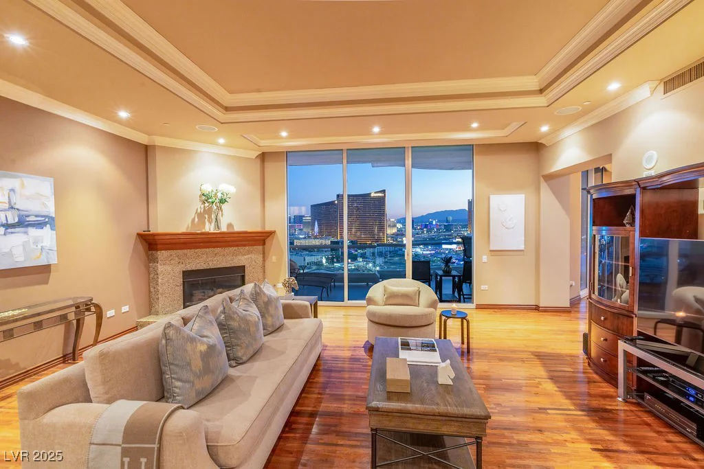2877 Paradise, Las Vegas, NV 89109