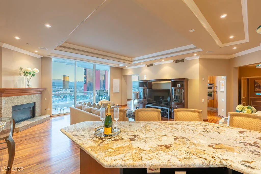 2877 Paradise, Las Vegas, NV 89109