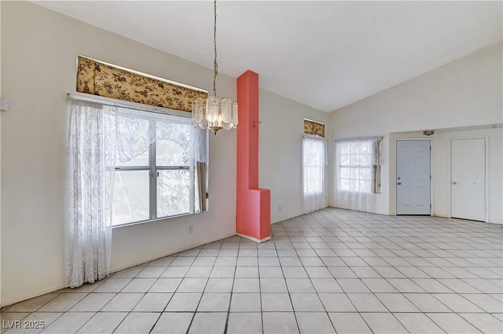 5016 Jacarilla, North Las Vegas, NV 89031