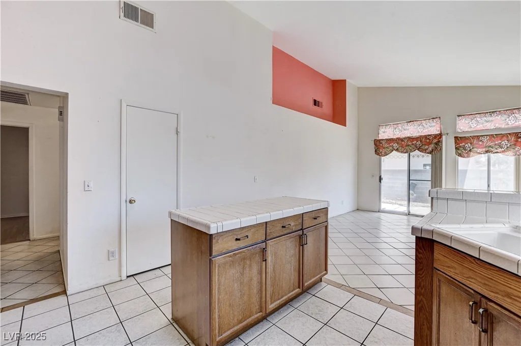 5016 Jacarilla, North Las Vegas, NV 89031