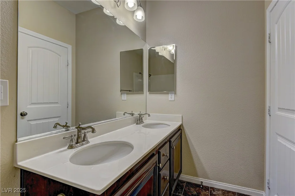 9120 Parkstone, Las Vegas, NV 89178