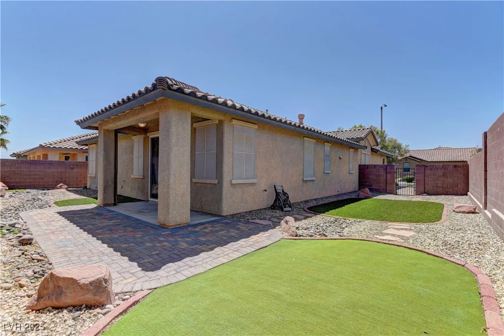 9120 Parkstone, Las Vegas, NV 89178