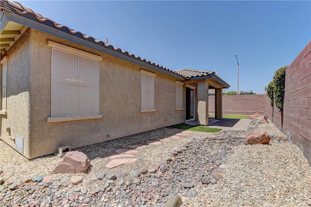 9120 Parkstone, Las Vegas, NV 89178