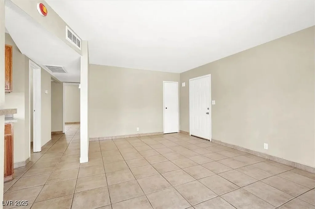 2257 Colebrook, Las Vegas, NV 89115