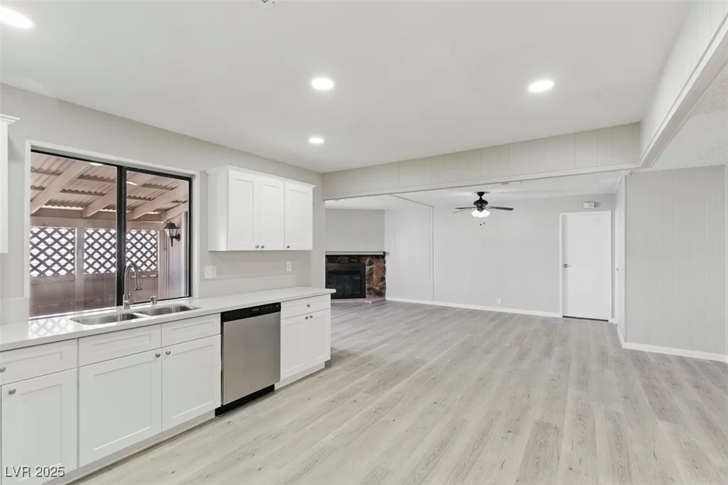 3542 Isle Royale, Las Vegas, NV 89122