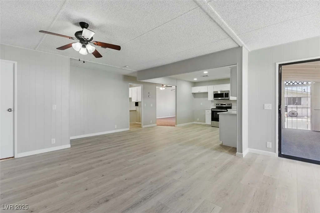 3542 Isle Royale, Las Vegas, NV 89122