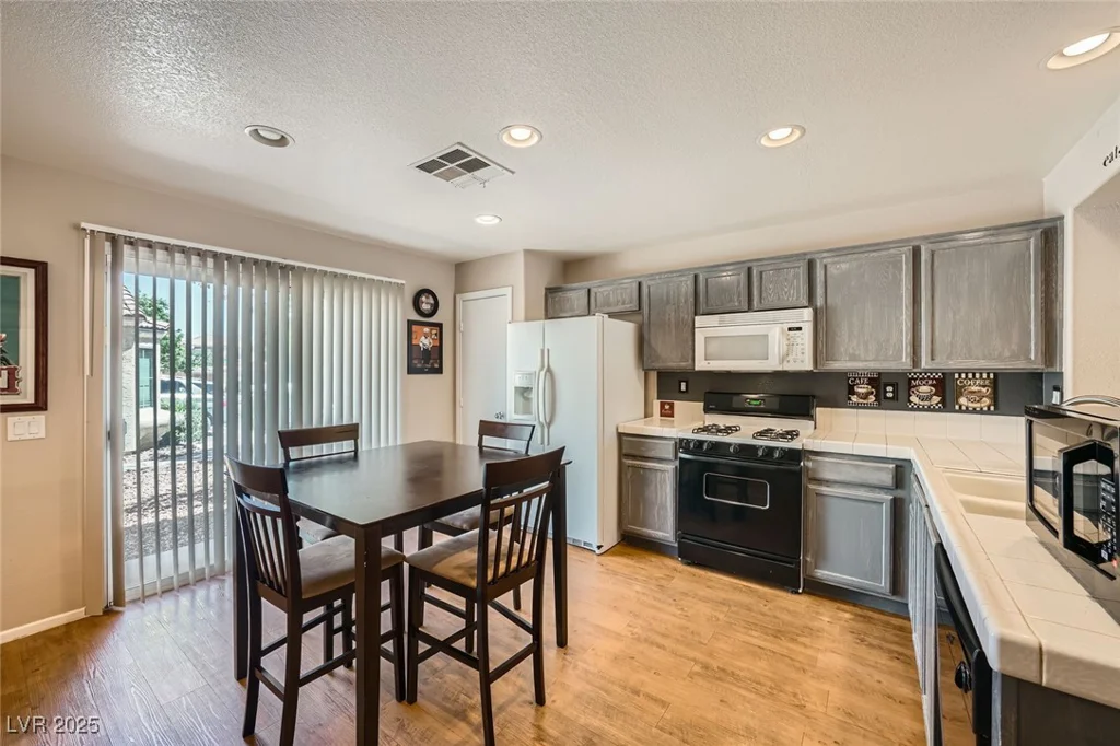10456 Prairie Schooner, Las Vegas, NV 89129