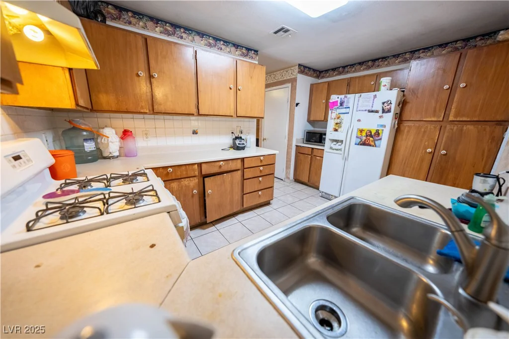 2906 Cedar, Las Vegas, NV 89101