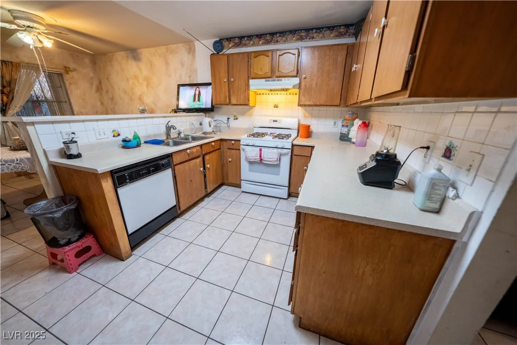 2906 Cedar, Las Vegas, NV 89101