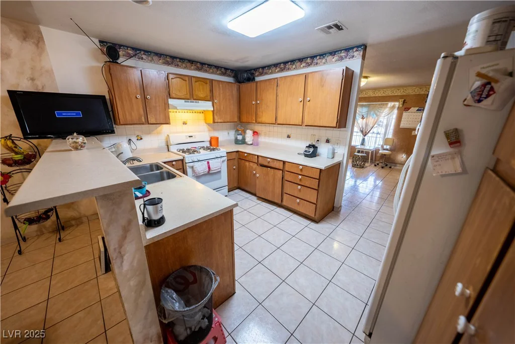 2906 Cedar, Las Vegas, NV 89101