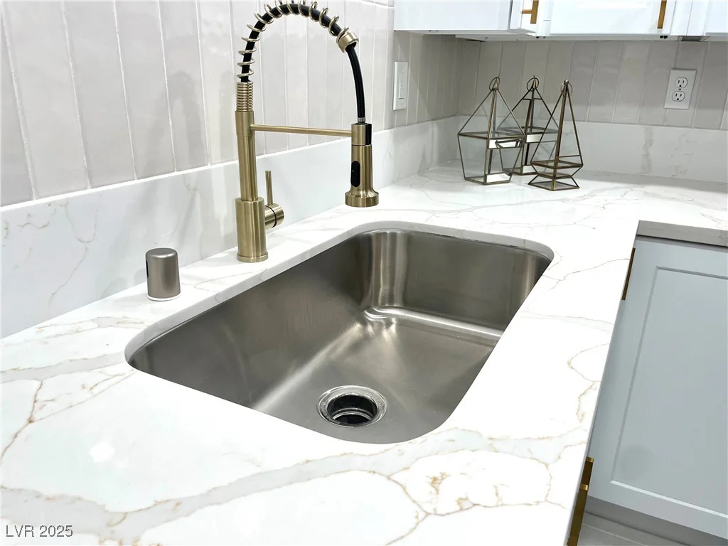 5191 Caliente, Las Vegas, NV 89119