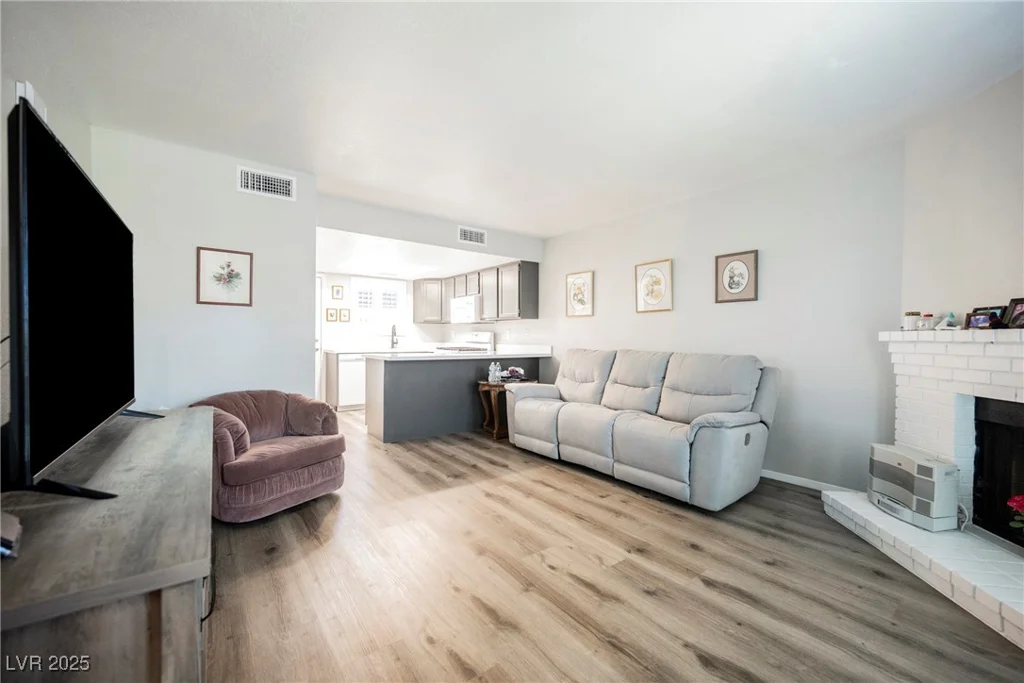 595 Sellers, Henderson, NV 89011