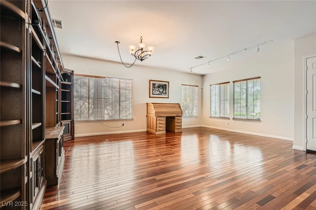 313 Glenridding, Las Vegas, NV 89183