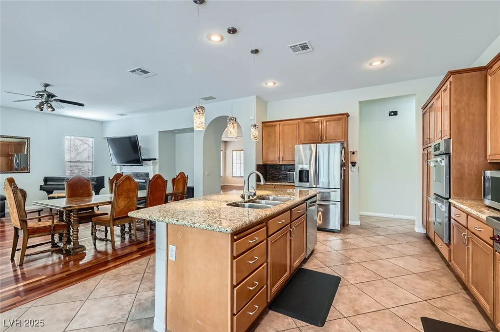 313 Glenridding, Las Vegas, NV 89183