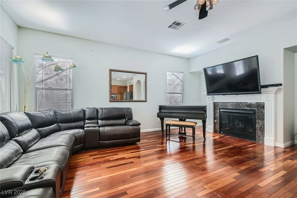 313 Glenridding, Las Vegas, NV 89183
