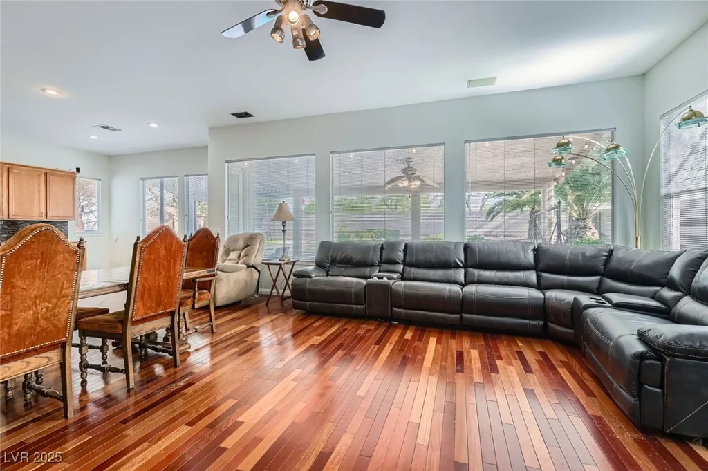 313 Glenridding, Las Vegas, NV 89183