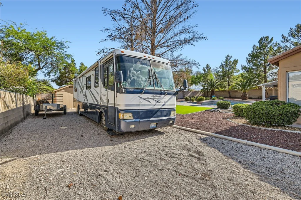 313 Glenridding, Las Vegas, NV 89183