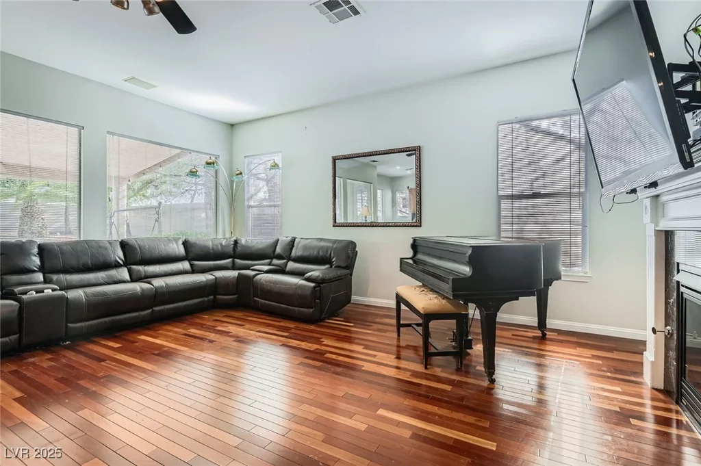 313 Glenridding, Las Vegas, NV 89183