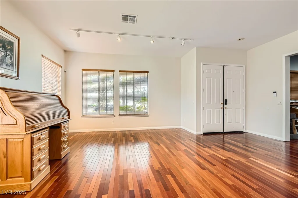 313 Glenridding, Las Vegas, NV 89183