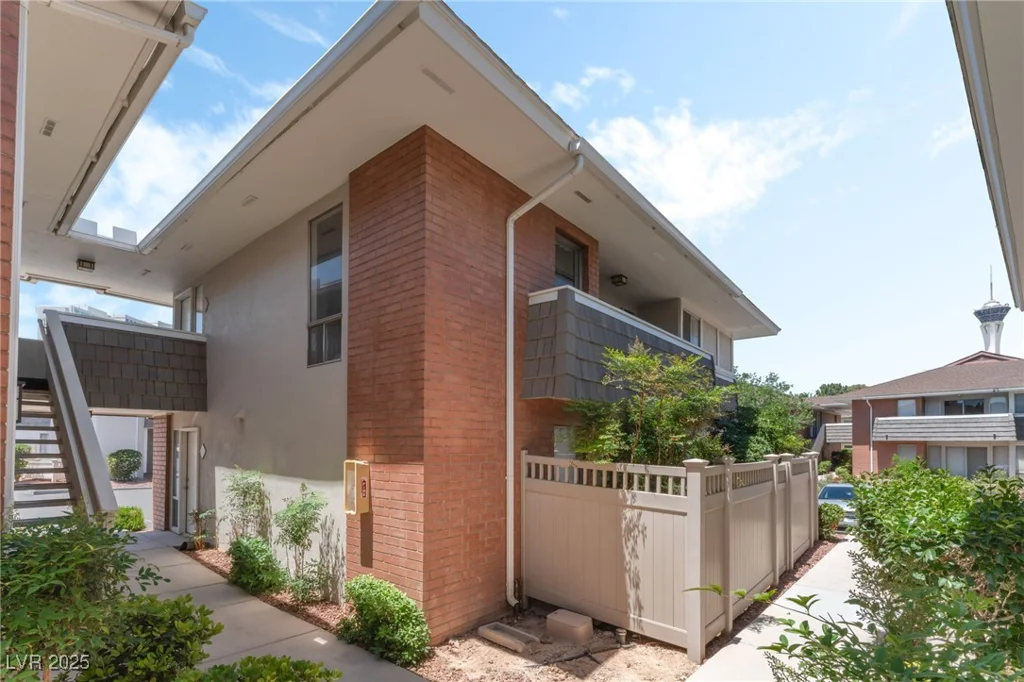 753 Oakmont, Las Vegas, NV 89109
